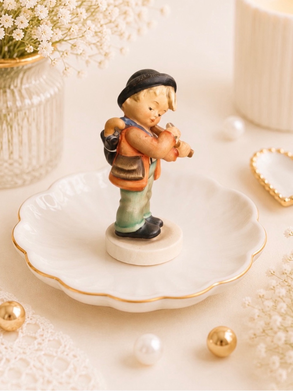 Vintage Homco “THE  FIDDLER” Porcelain Figurine